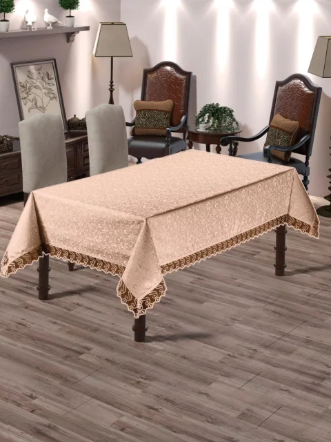 Скатерть DO&CO c гипюром 160x220 / 8082 (персиковый)
